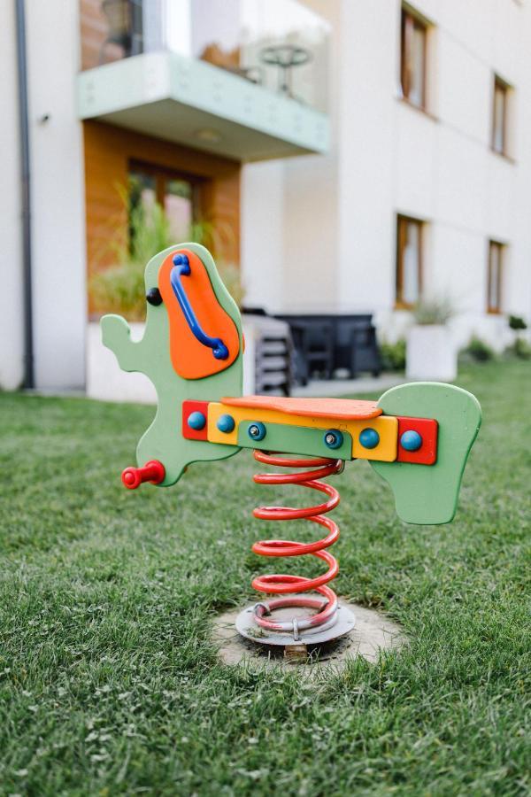 Villa Monica Apartamenty ชเจอร์ค ภายนอก รูปภาพ